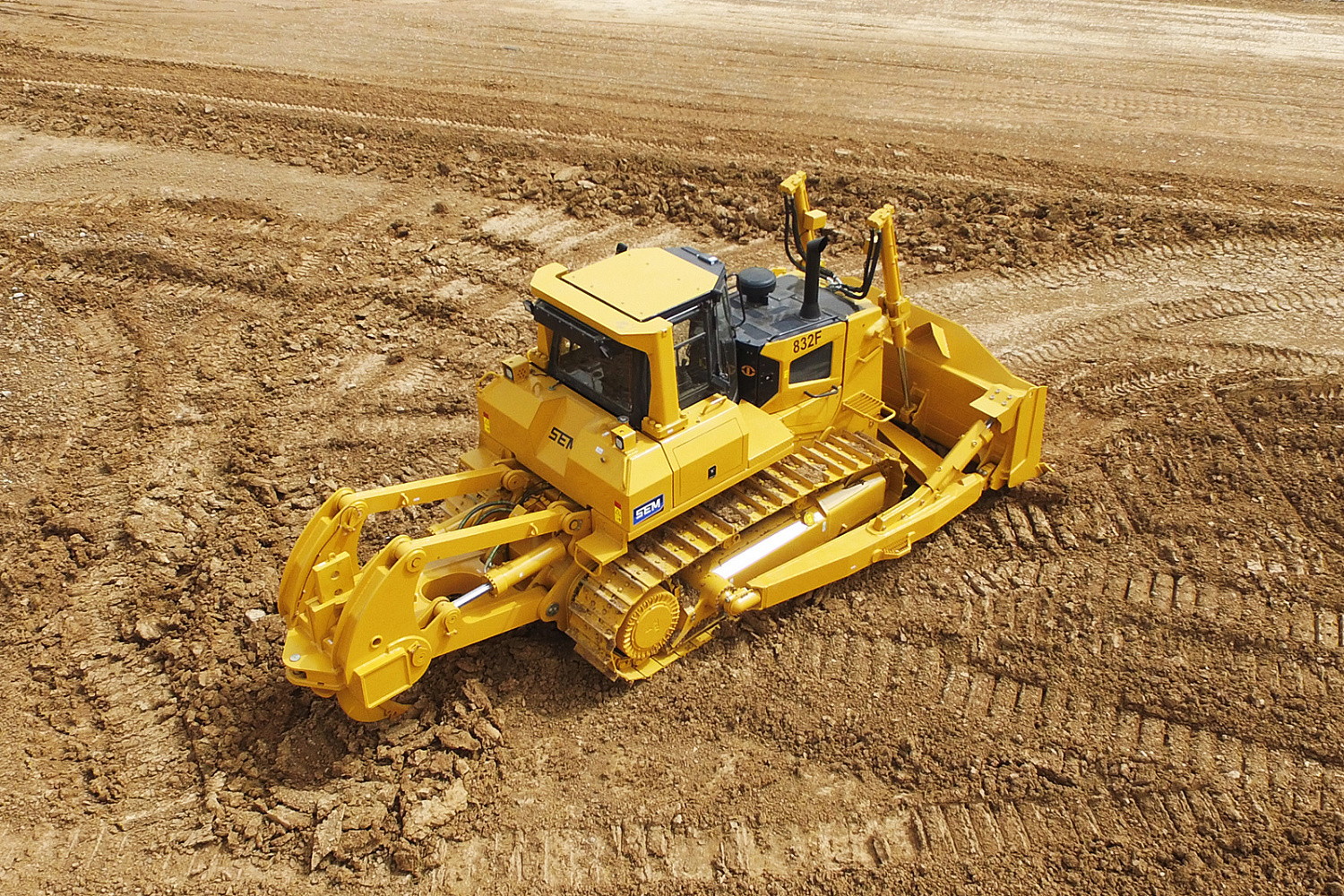 Бульдозер SEM 832F