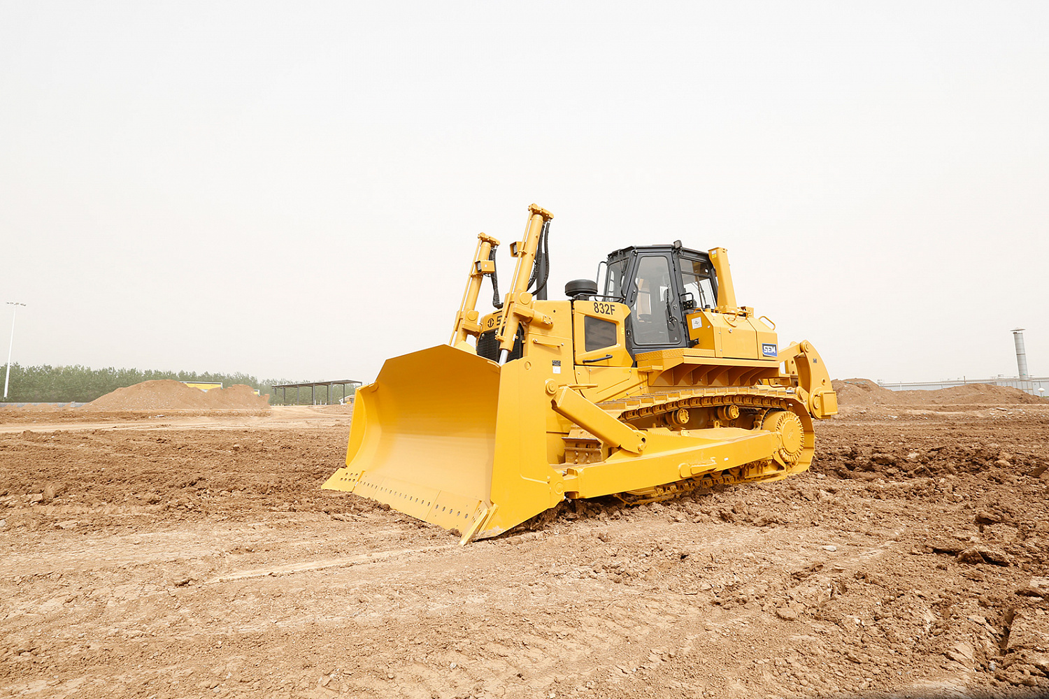 Бульдозер SEM 832F